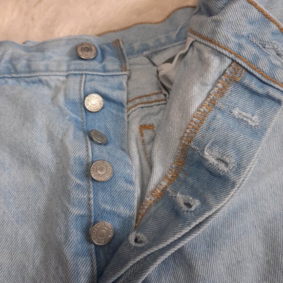 Vintage Levi's 501 Man's Blue Light Wash Fly Buttons Straight Legs Denim Jeans - Picture 8 of 11